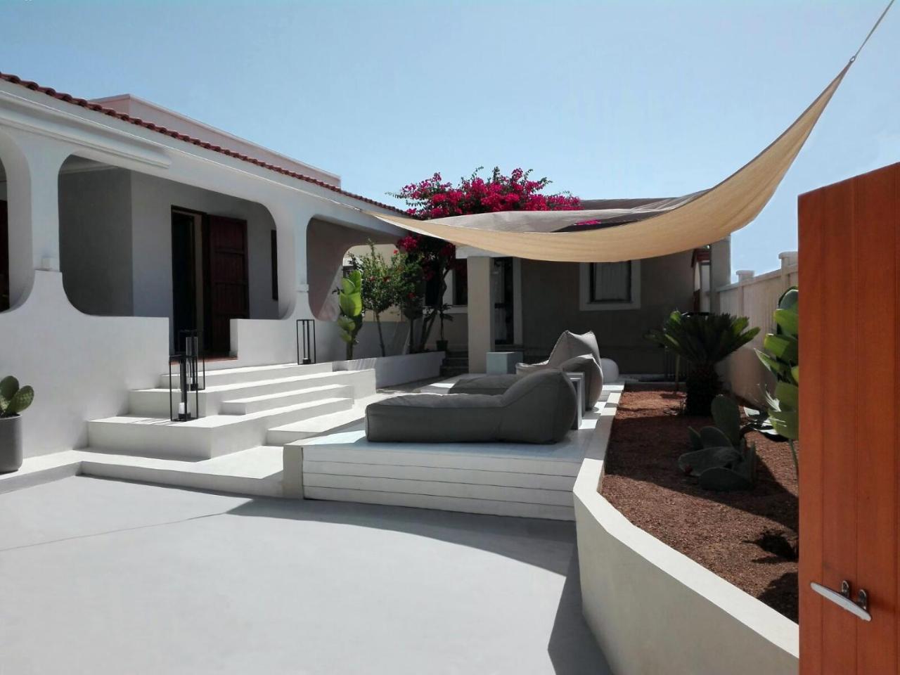 مبيت وإفطار لامبيدوزا La Casa Al Mare المظهر الخارجي الصورة